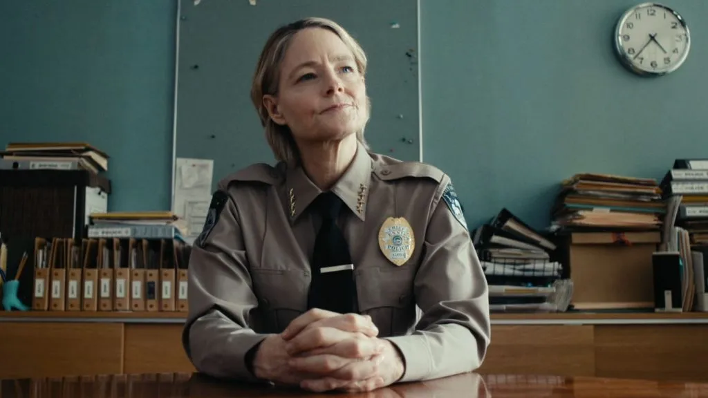 jodie foster (liz danvers) true detective night country saison 4