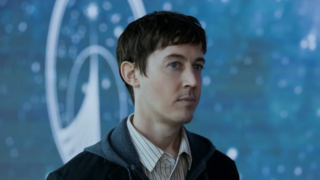 alex sharp aka will downing in the 3 body problem