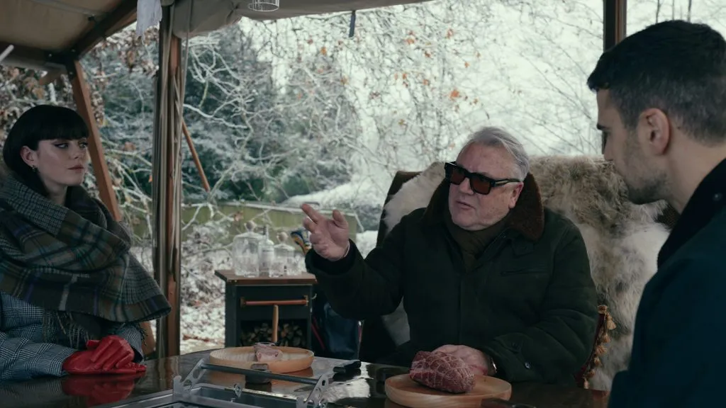 ray winstone (bobby glass) kaya scodelario (susie glass) theo james (eddie horniman) the gentlemen barbecue